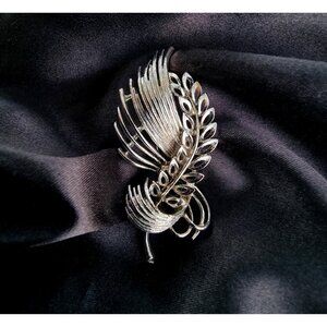 Vintage LISNER Signed Wheat Sheaf Leaves Floral Silver Toned Brooch Pin